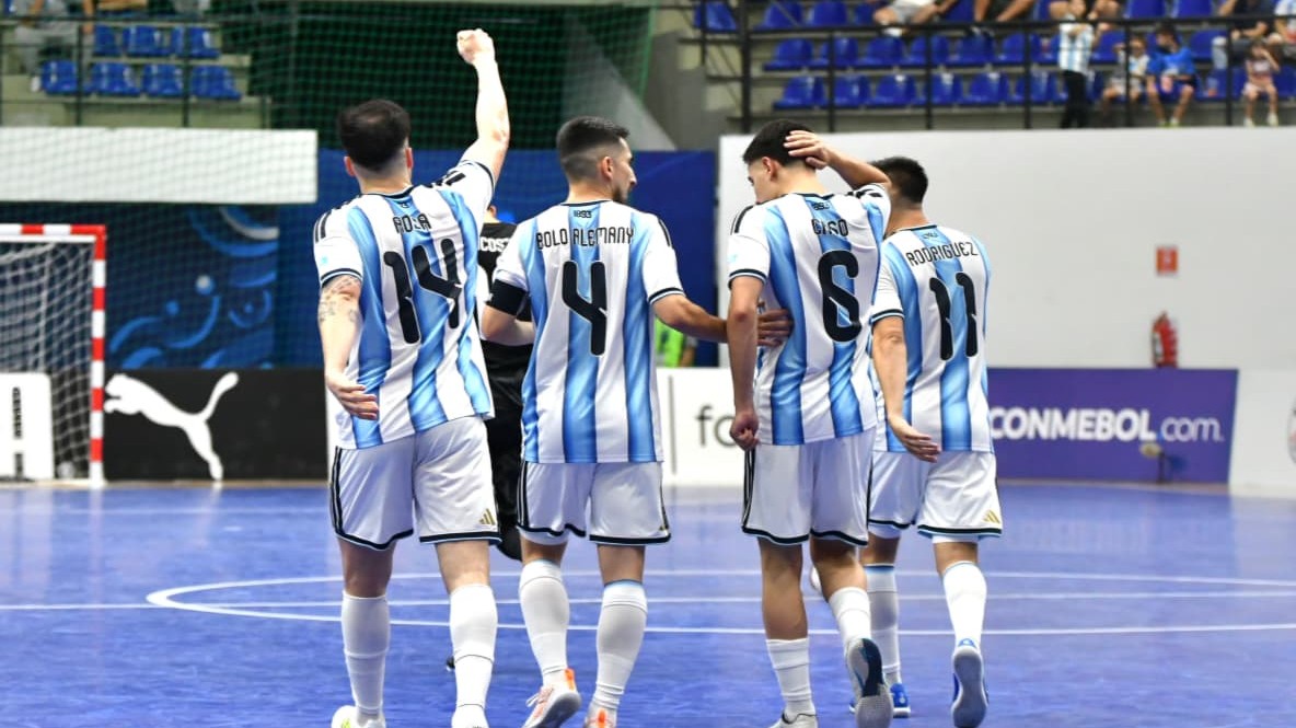 ¡Silenciaron el estadio! Argentina goleó a Paraguay y ya está en semifinales