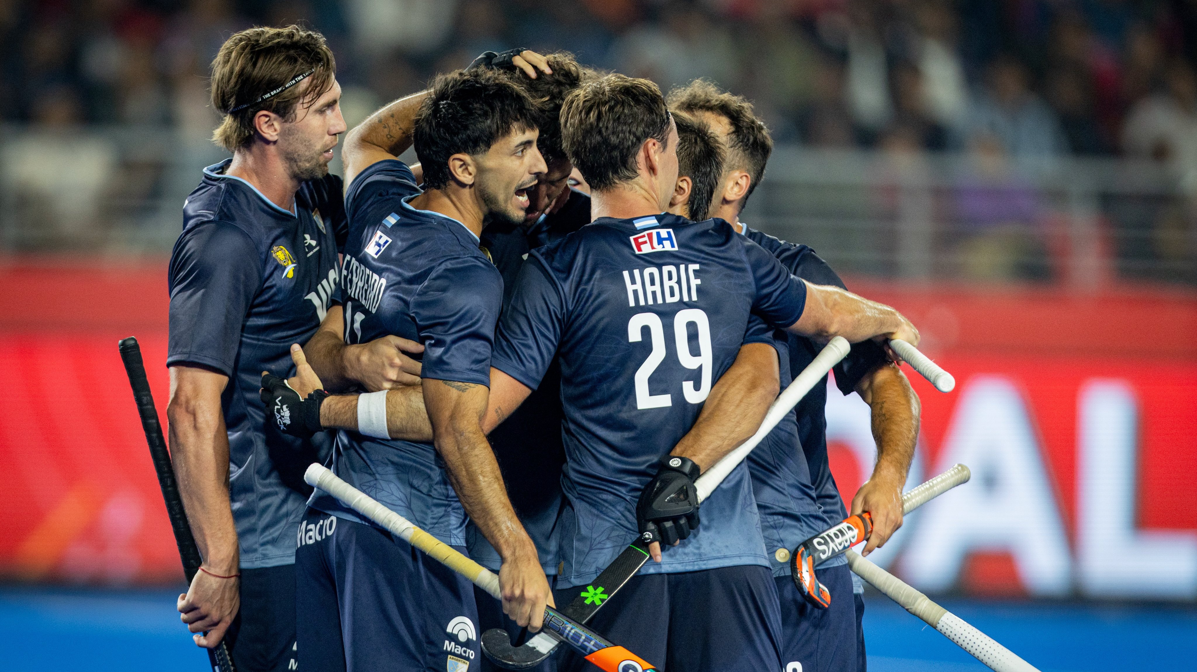 ¡Rugido de autoridad! Los Leones aplastaron a India con un póker de Domene