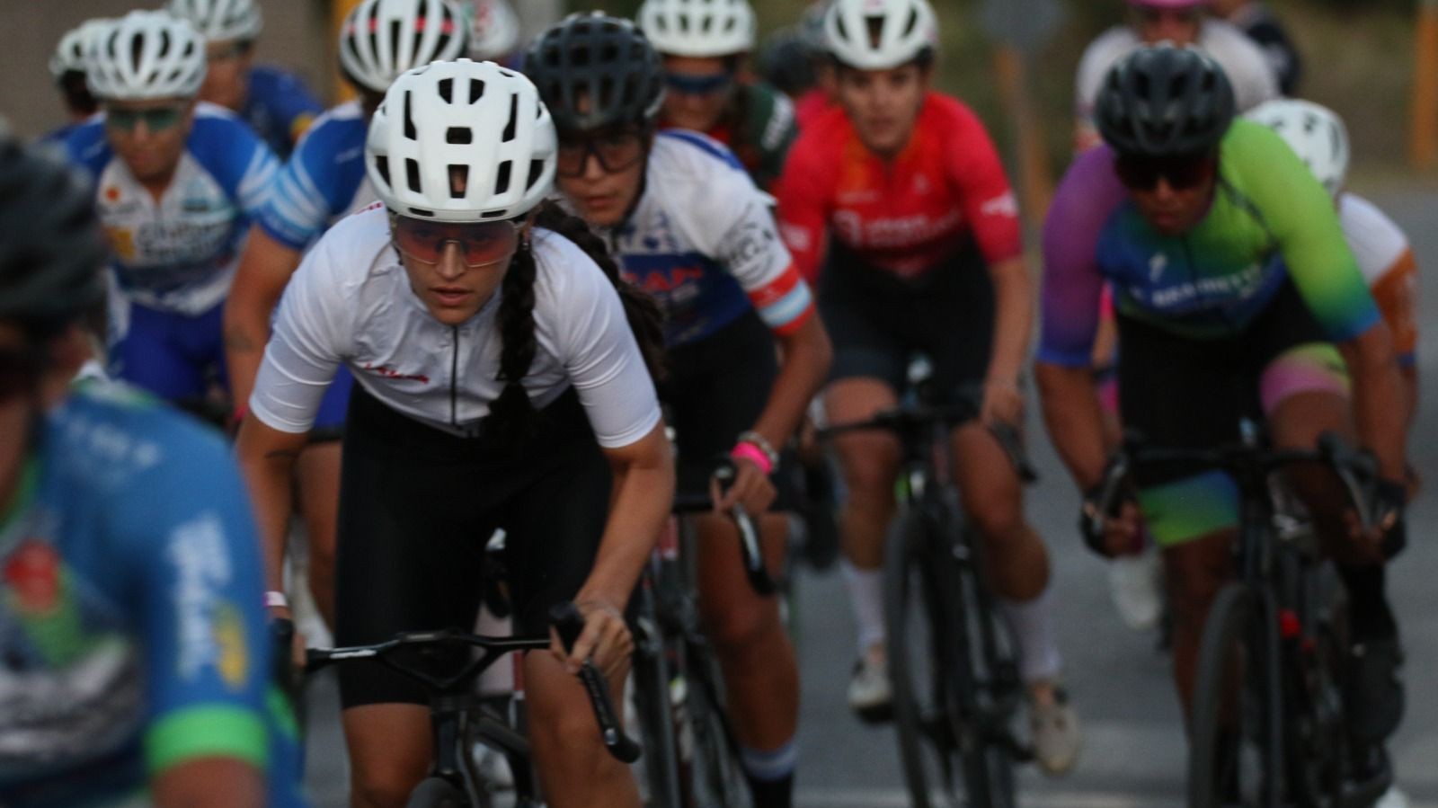 ¡Grito sagrado en Santa Lucía! Valentina Tapia se quedó con el Prólogo de la Vuelta Femenina