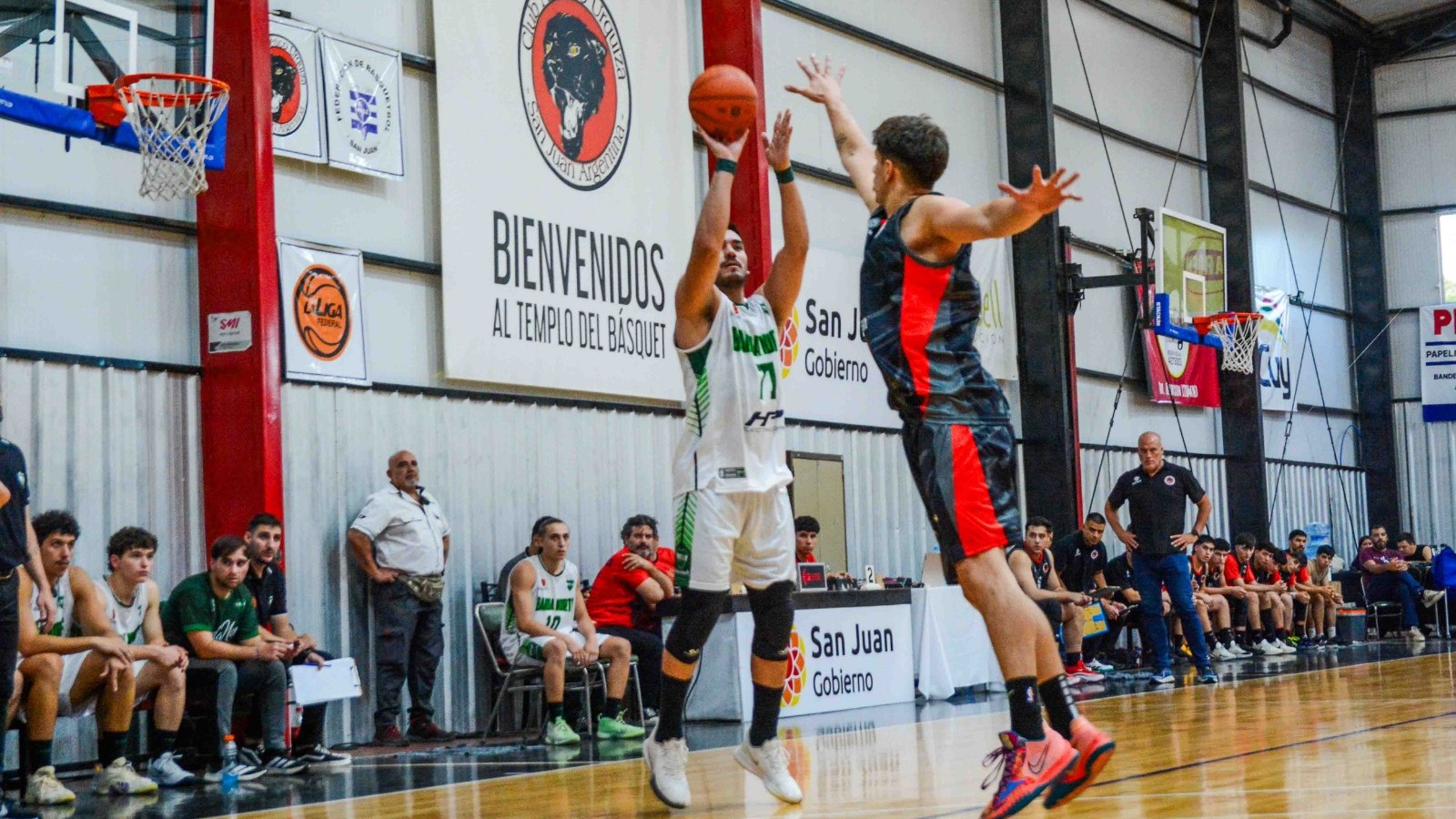 Básquet: Urquiza no pudo con la experiencia de Banda Norte en el debut