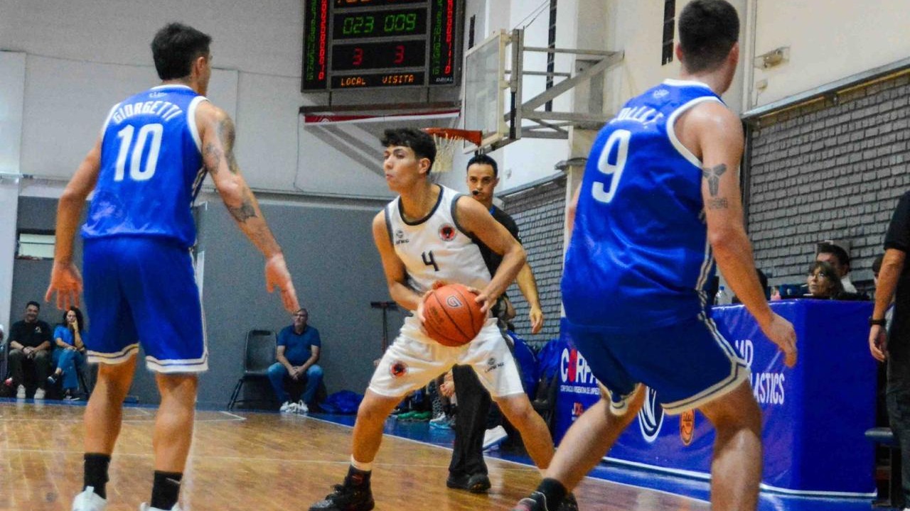 Liga Federal: Urquiza sufrió el poderío de Matienzo en su primera salida a Córdoba