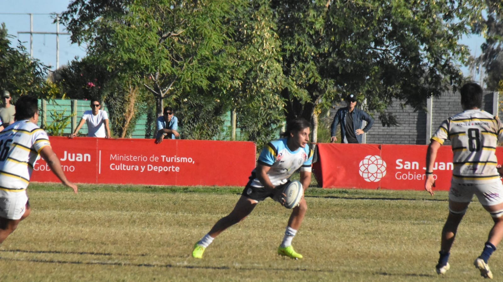 Universitario dio pelea pero no pudo sostenerlo: derrota ante Lawn Tennis en el debut del TDI "B"