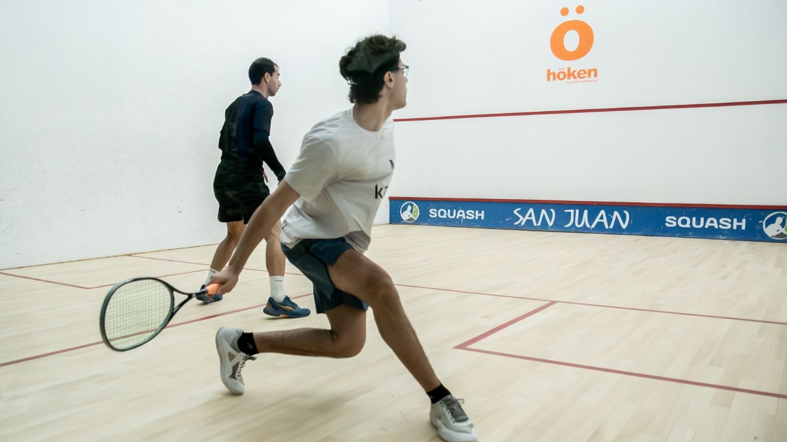 ¡Batacazo e historia en el Club Squash San Juan! El juvenil Ramiro Albelo es el nuevo rey del Open