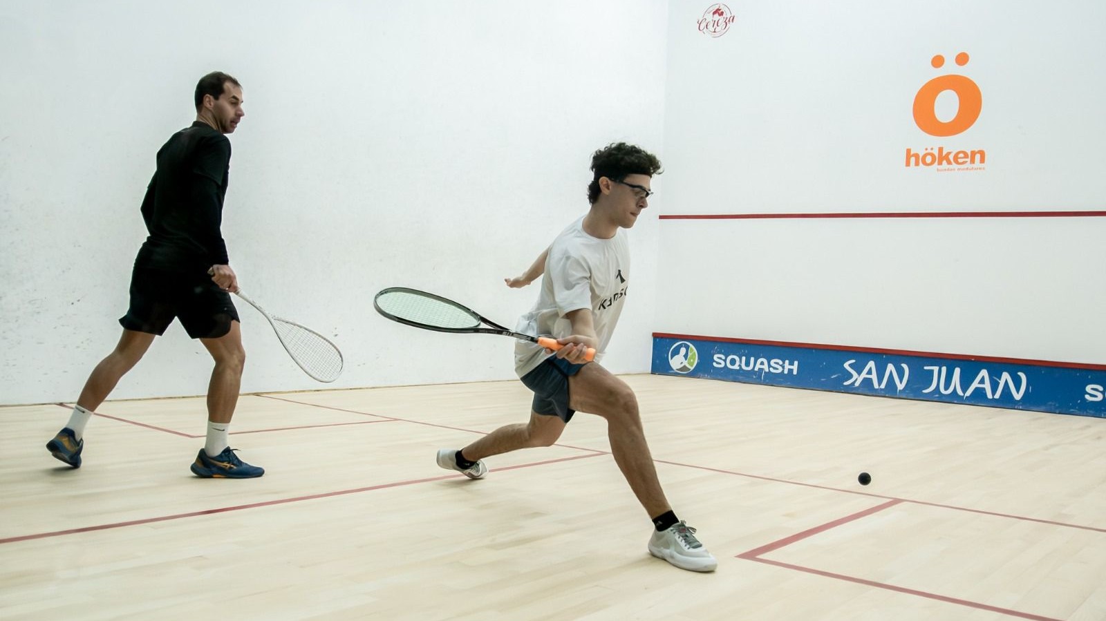 ¡Batacazo e historia en el Club Squash San Juan! El juvenil Ramiro Albelo es el nuevo rey del Open