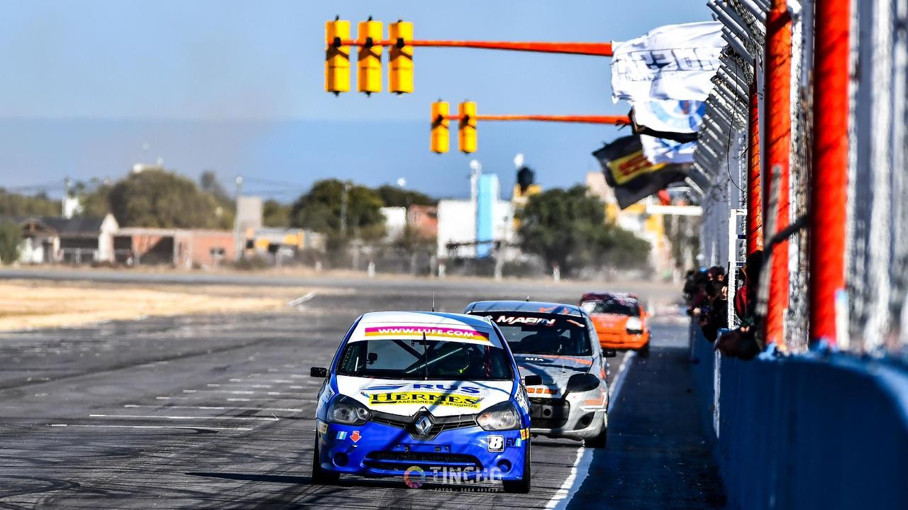 ¡Hazaña en San Luis! Sergio Ferrer se quedó sin caja y metió un podio heroico en el Turismo Pista