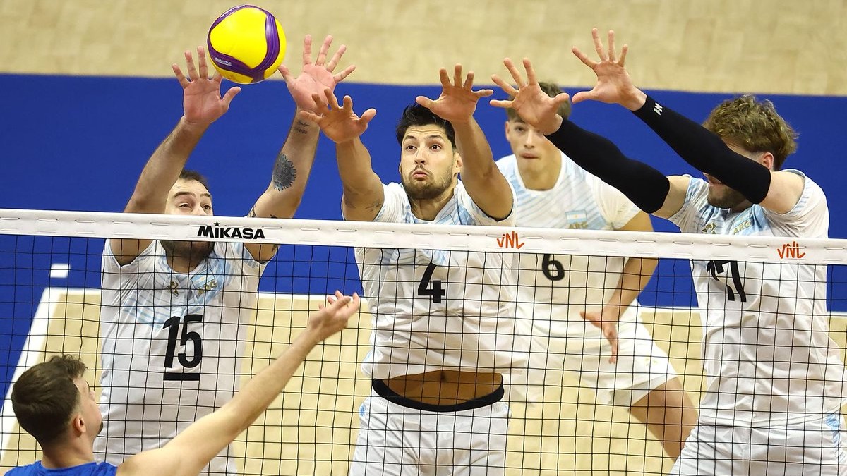 Batalla en Brasilia: Argentina batalló pero no pudo con Serbia en el debut