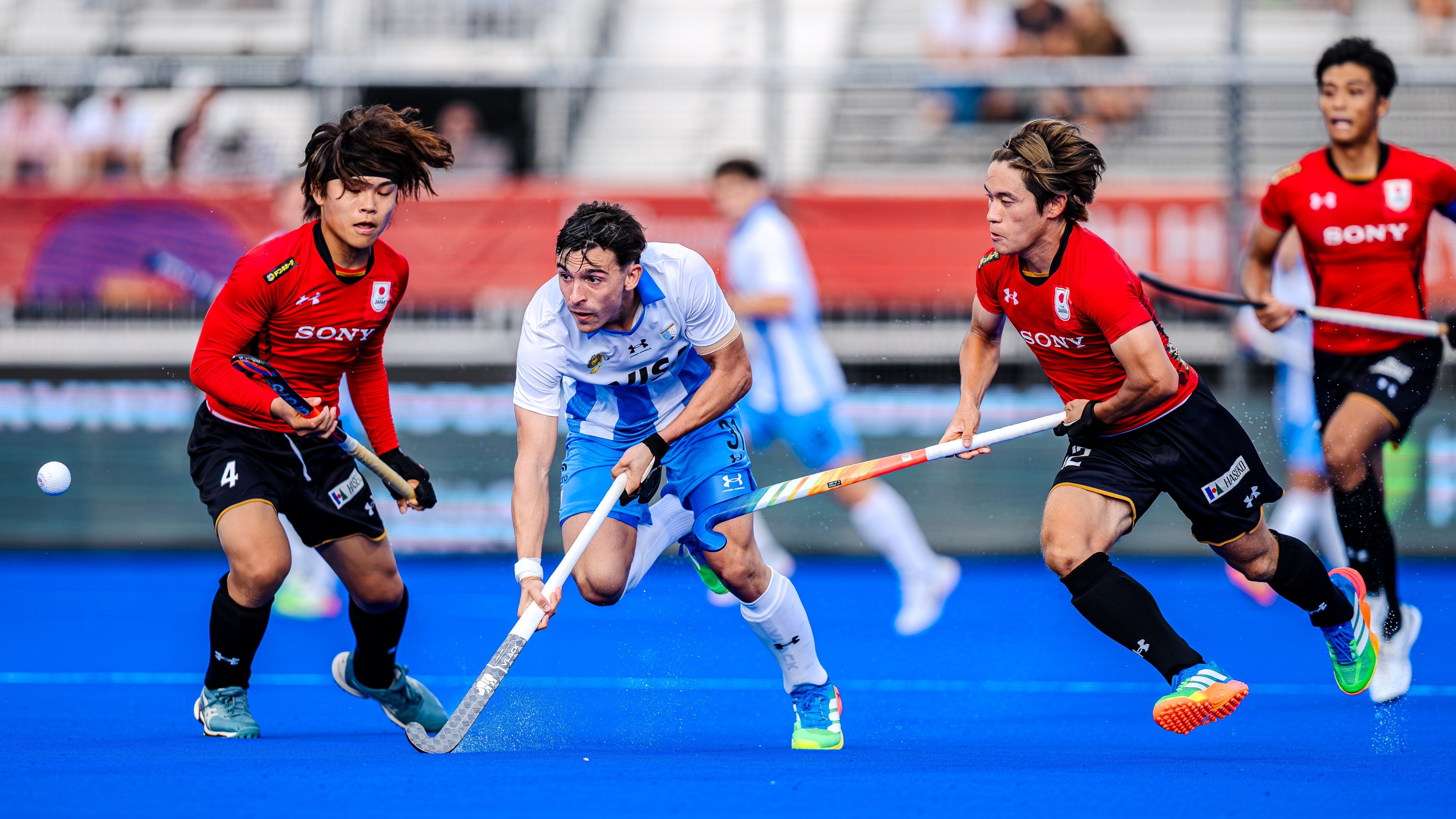 ¡Pisotón de candidato! Los Leones golearon 3-0 a Japón en el estreno mundialista