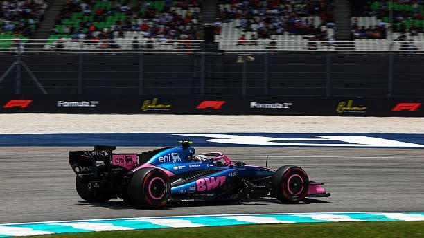 ¡Malas noticias para Colapinto en Sepang! Penalización masiva y foco en el ritmo de carrera