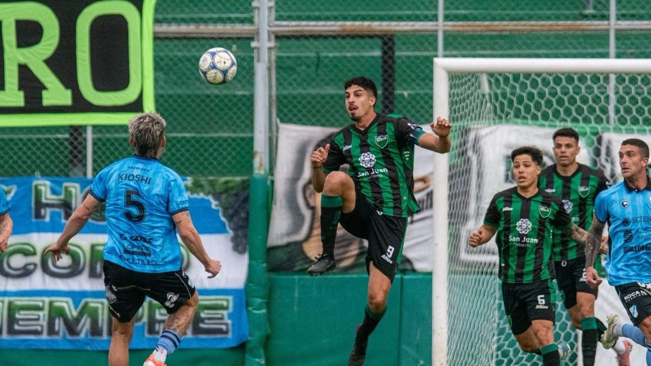 San Martín aguantó con 10 y rescató un empate clave ante Temperley