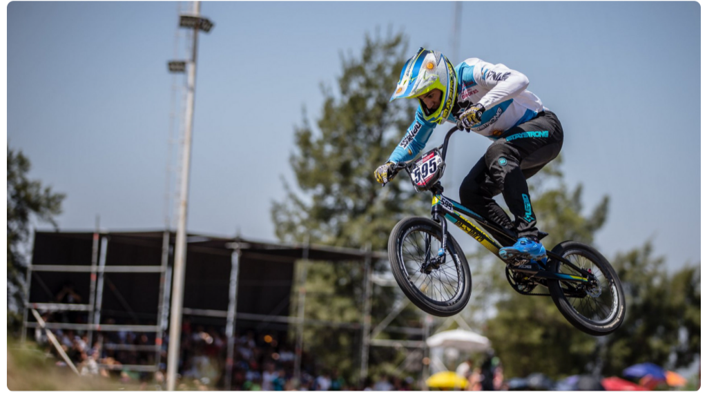 ¡El "Chalo" Molina voló en China y metió semifinales en la Copa del Mundo de BMX!